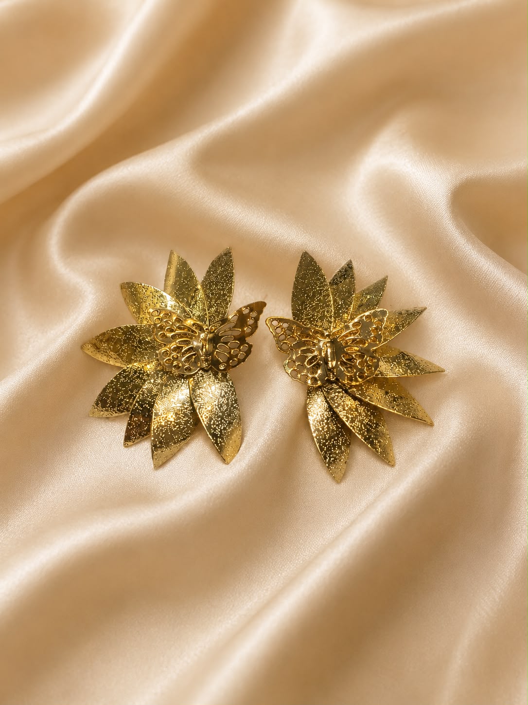 Golden Flutter Blossom earring