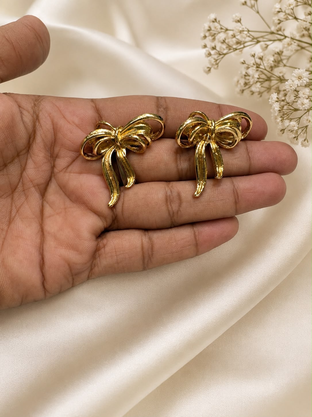 Veloura Knot Studs