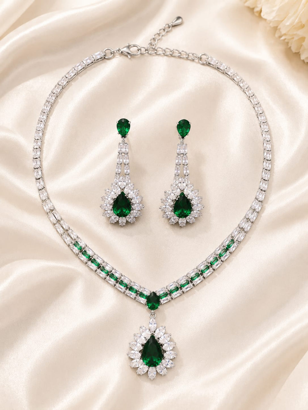 Majestic Emerald Glow